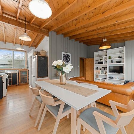 The Walnut Tree House - Martinborough Holiday Home Exteriér fotografie