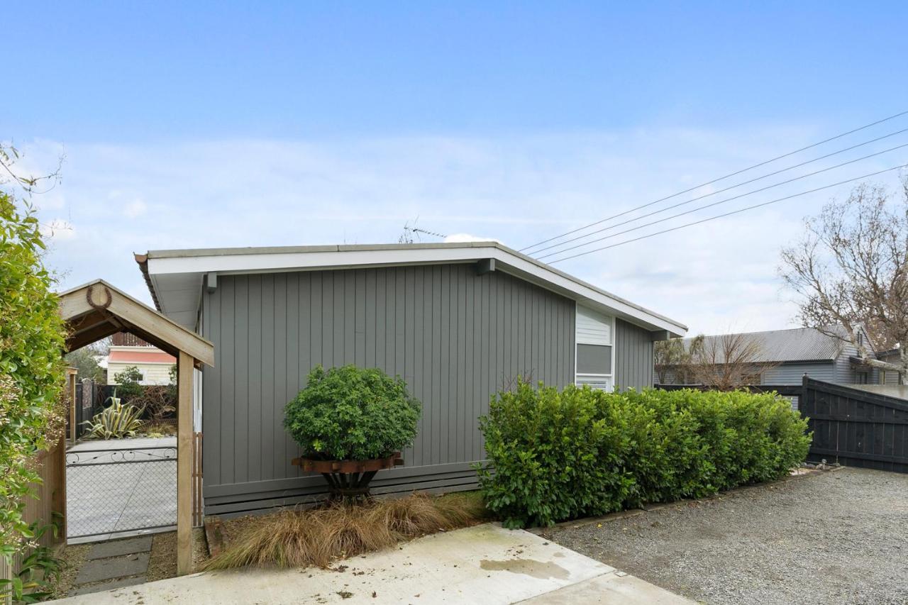 The Walnut Tree House - Martinborough Holiday Home Exteriér fotografie