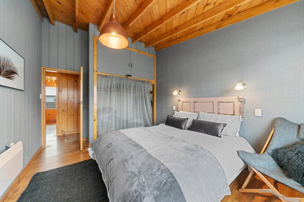 The Walnut Tree House - Martinborough Holiday Home Exteriér fotografie