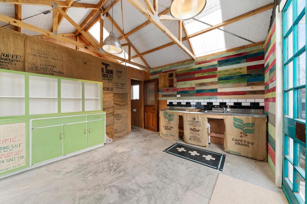 The Walnut Tree House - Martinborough Holiday Home Exteriér fotografie