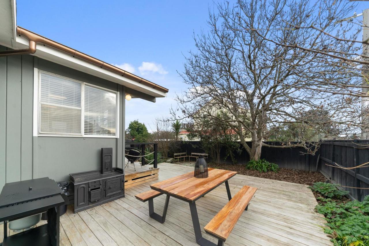 The Walnut Tree House - Martinborough Holiday Home Exteriér fotografie