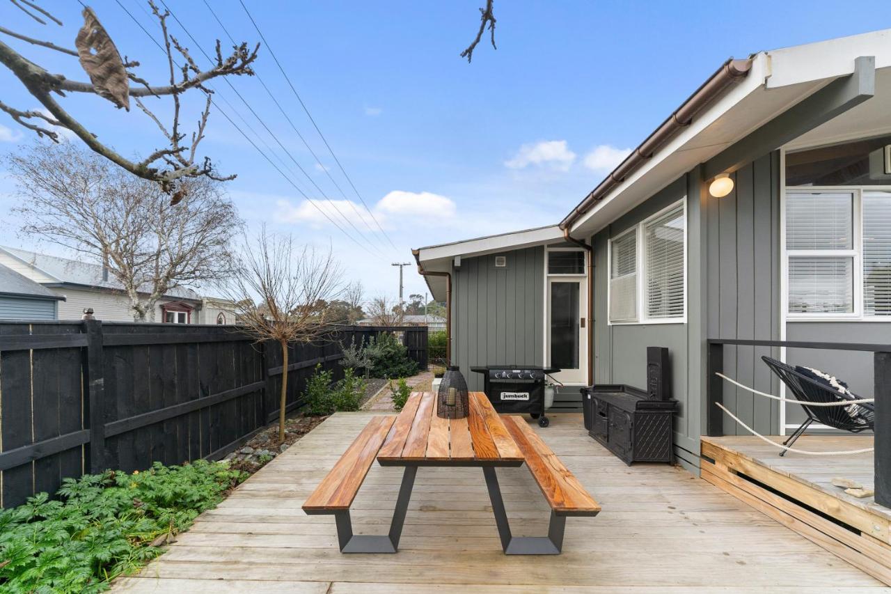 The Walnut Tree House - Martinborough Holiday Home Exteriér fotografie