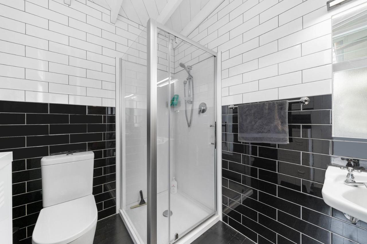 The Walnut Tree House - Martinborough Holiday Home Exteriér fotografie