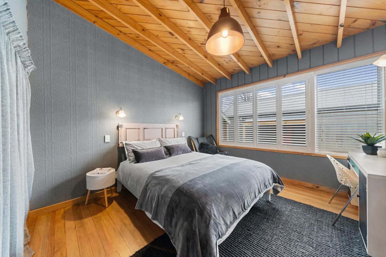The Walnut Tree House - Martinborough Holiday Home Exteriér fotografie